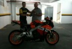 Cliente recebendo sua moto