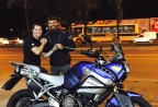 CLIENTE RECEBENDO SUA MOTO