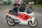 CLIENTE RECEBENDO SUA MOTO