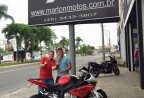 CLIENTE RECEBENDO SUA MOTO