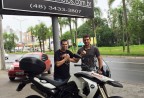 CLIENTE RECEBENDO SUA MOTO