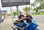 Cliente recebendo sua moto