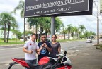 CLIENTE RECEBENDO SUA MOTO