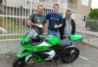 Cliente recebendo sua moto