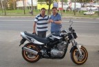 Cliente recebendo sua Moto