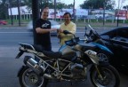 Cliente recebendo sua Moto