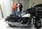 Cliente recebendo sua moto