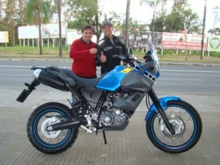 Cliente recebendo sua Moto